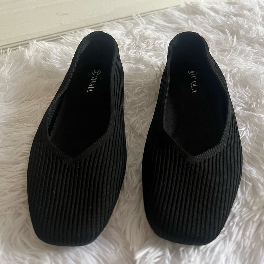 Vivaia Square-Toe V-Cut Flats Size 37 (I believe US size 6.5)